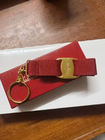 빨간색 리본 키링