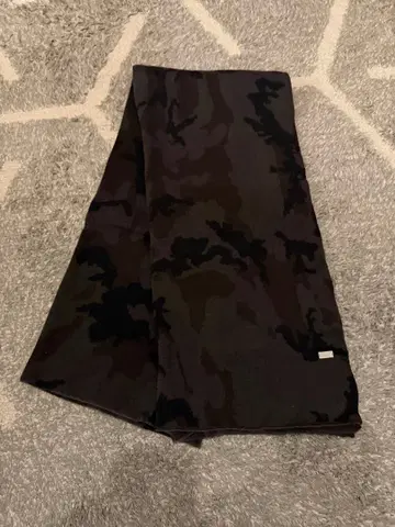 Armani Exchange 카모플라쥬 머플러