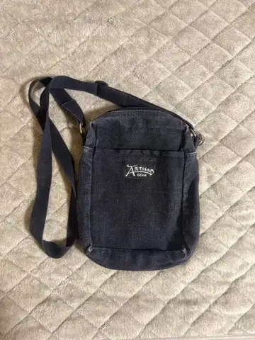 ARTISAN GEAR 다크 그레이 숄더백