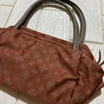 러셋 브라운 패턴 핸드백