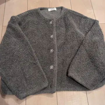 Mila Owen 그레이 버튼 가디건