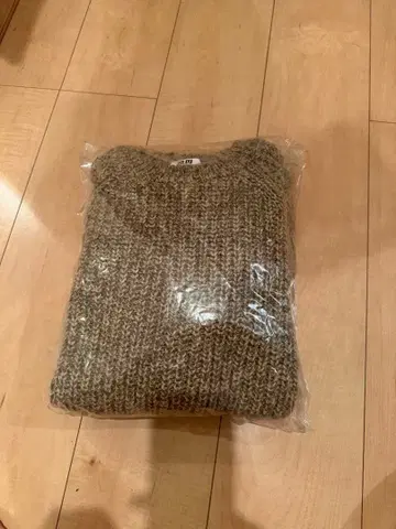 UNIQLO 베이지 스웨터