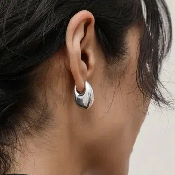 DAUGHTERSJEWELRY Chub drop hoop 실버