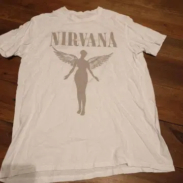 Nirvana 복각판 인 유테로 투어 T 2021년제