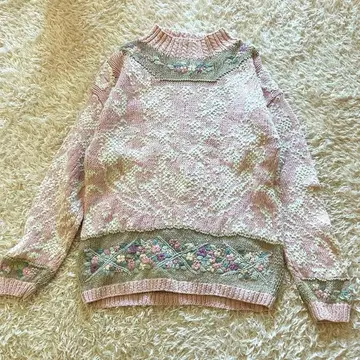 빈티지 꽃무늬 자수 핑크 하이넥 니트