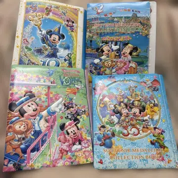 디즈니 Souvenir Medallion Collection Book