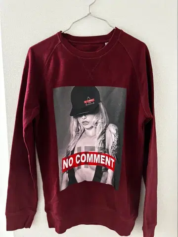 NO COMMENT 그래픽 맨투맨 버건디