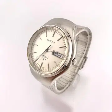 7-4702 SEIKO QUARTZ V.F.A. 3823-7000