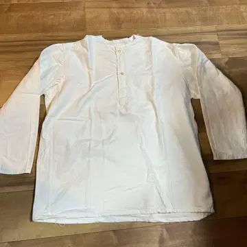 화이트 긴팔 셔츠 러시아군 슬리핑