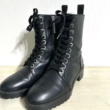 ZARA 레이스업 가죽 숏부츠 24cm
