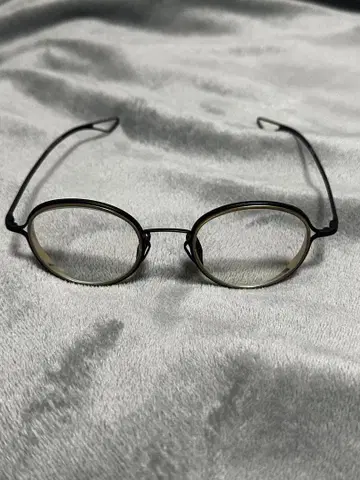 티타늄 프레임 안경 조광 렌즈