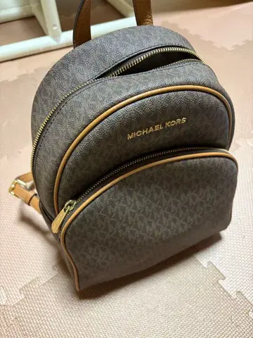MICHAEL KORS 브라운 백팩