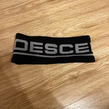 descendant KNIT HEAD BAND