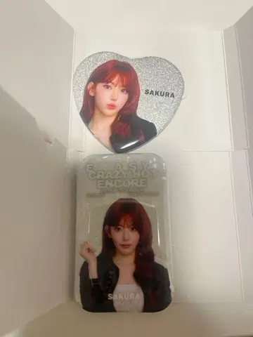 르세라핌 사쿠라 도쿄돔 캔 배지