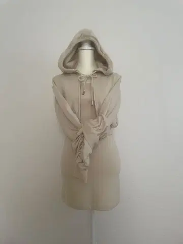 다리치 라이트 베이지 후드 부착 미니 원피스 세트
