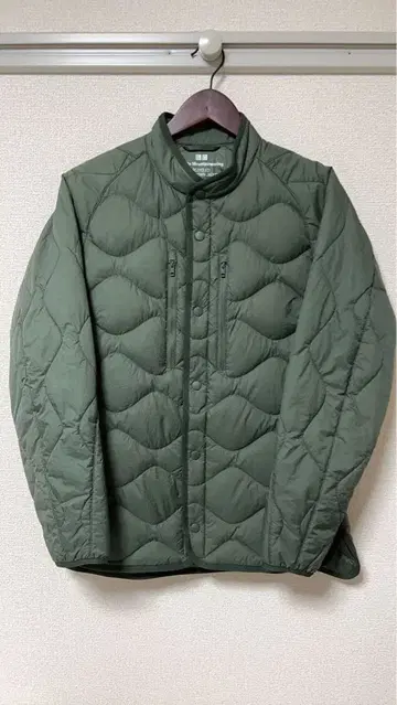 UNIQLO 화이트 마운티니어링 다운 자켓 S