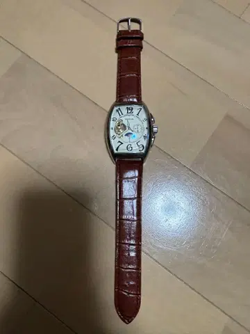 브라운 가죽 시계