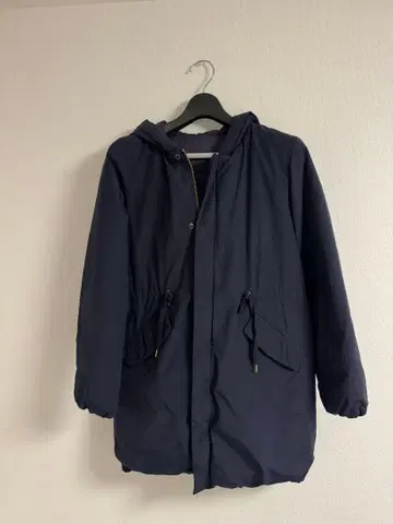 네이비 후드 부착 롱 다운 자켓