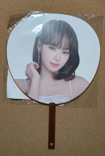 [ 미개봉 ] LESSERAFIM 도쿄돔 부채 채원