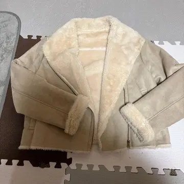 무스탕풍 베이지 숏코트