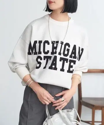 SHENERY 시너리 맨투맨 라이크 로고 니트 미시건