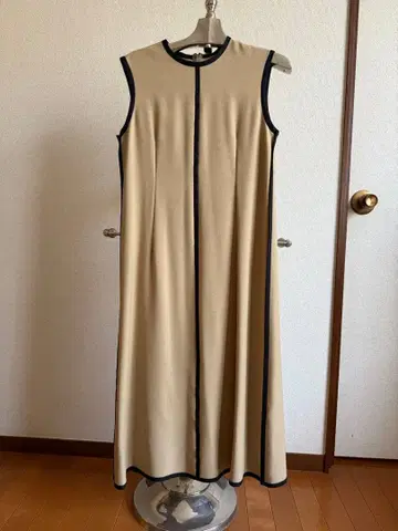 베이지 슬리브리스 원피스 동일 원단 벨트 포함