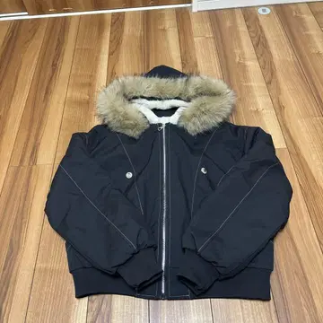 퍼 후드 다운 자켓 블랙