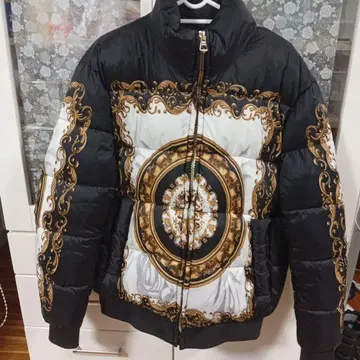 자라 다운 자켓 블랙 금 장식