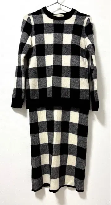 체크 무늬 스웨터 스커트 셋업