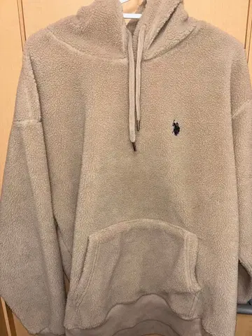 베이지 플리스 후드티 후드 부착