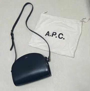 A.P.C. 블랙 가죽 숄더백