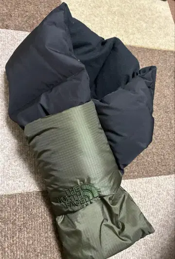 THE NORTH FACE 다운 머플러 올리브 그린/블랙
