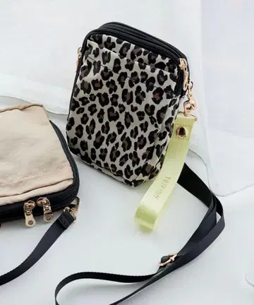 TRIP.INN 레오파드 무늬 숄더백