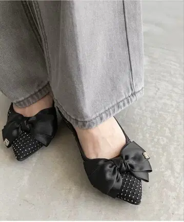 RANDA 핫픽스 스톤 리본 메쉬 펌프스