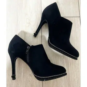 RANDA 숏부츠 스팽글 비즈 V컷 부티