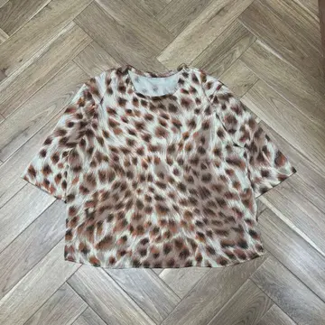 레오파드 무늬 반팔 상의 넉넉한 M 상당 귀여운 실루엣