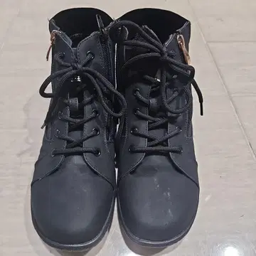 mooz 블랙 레이스업 부츠