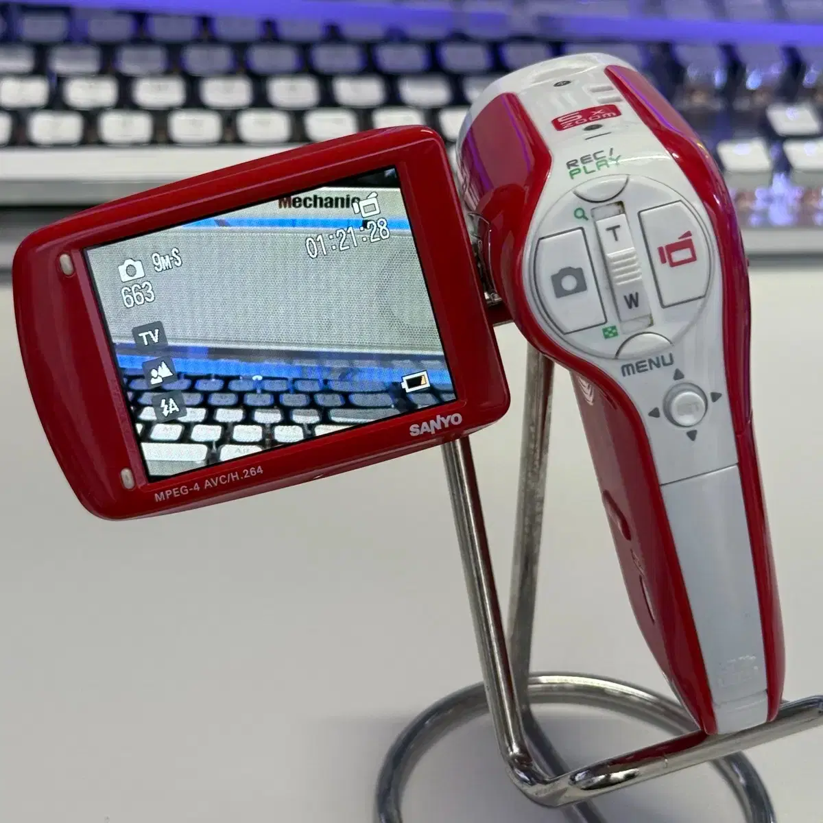 Mint condition) Sanyo Xacti CG9 Red on Bunjang Global Site.