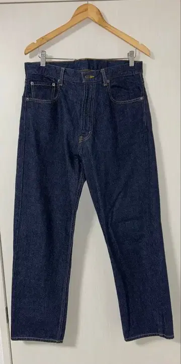 BEAMS+ 스트레이트 레그 데님 팬츠