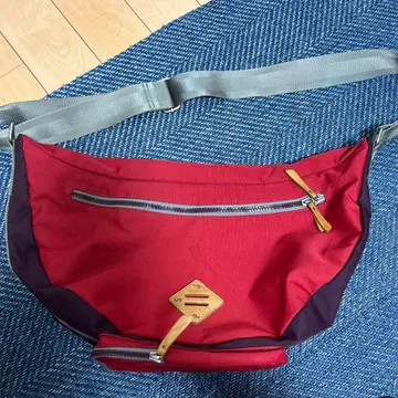 폴 스미스 메신저 백 적자색