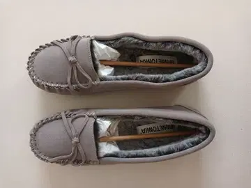 MINNETONKA 그레이 모카신