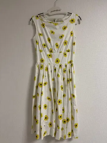 해바라기 무늬 슬리브리스 원피스