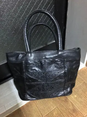 가죽풍 블랙 핸드백