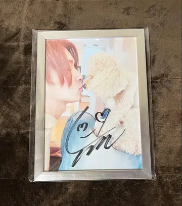 아다치 유토 A4 사이즈 사인 포함 사진