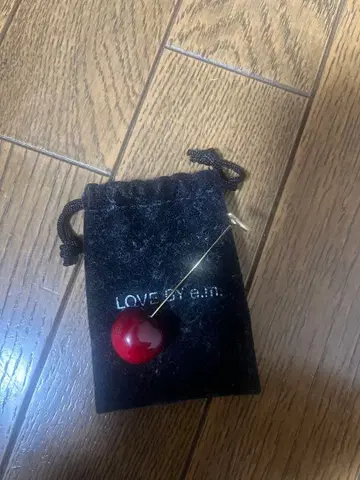 레드볼 한쪽 귀걸이