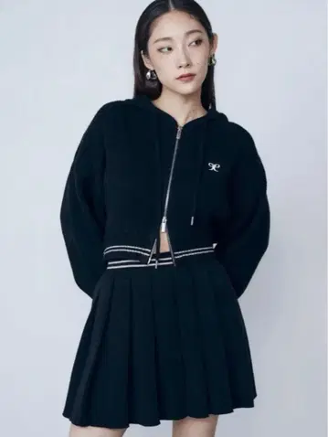 [ 미사용 새상품 ] EMODA 후드 부착 니트 후드티와 스커트 셋업