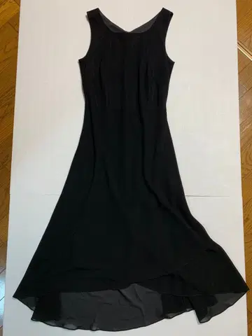 iNFINE 앙피니 블랙 슬리브리스 수플레 드레스 13AR