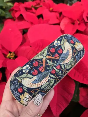 크리스마스 랩핑 윌리엄 모리스 딸기 도둑 안경 케이스