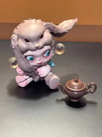 토끼 캐릭터 피규어 찻주전자 포함