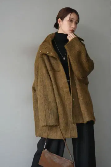 스탠드 카라 샤기 코트 머스타드/lumier 같은 형태